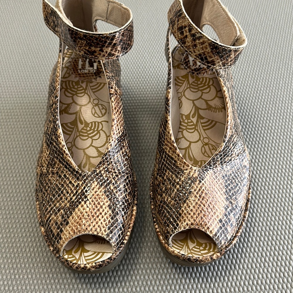 𝅺Fly London wedge peep toe shoes sz 37 (7)